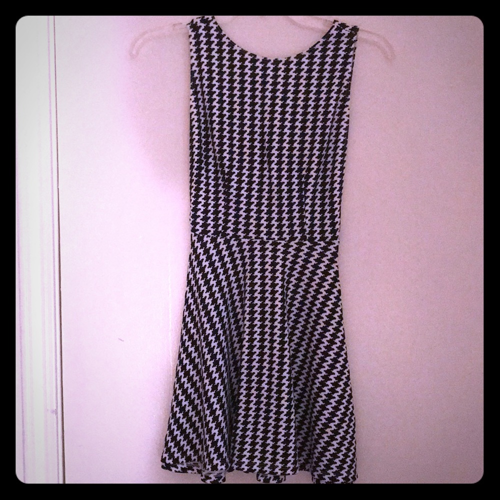 Black and white short dress
